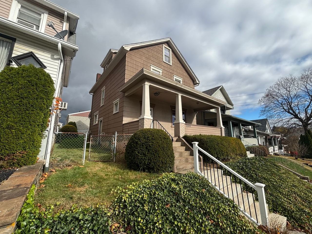 2809 Riverview Avenue - Photo 3 of 30