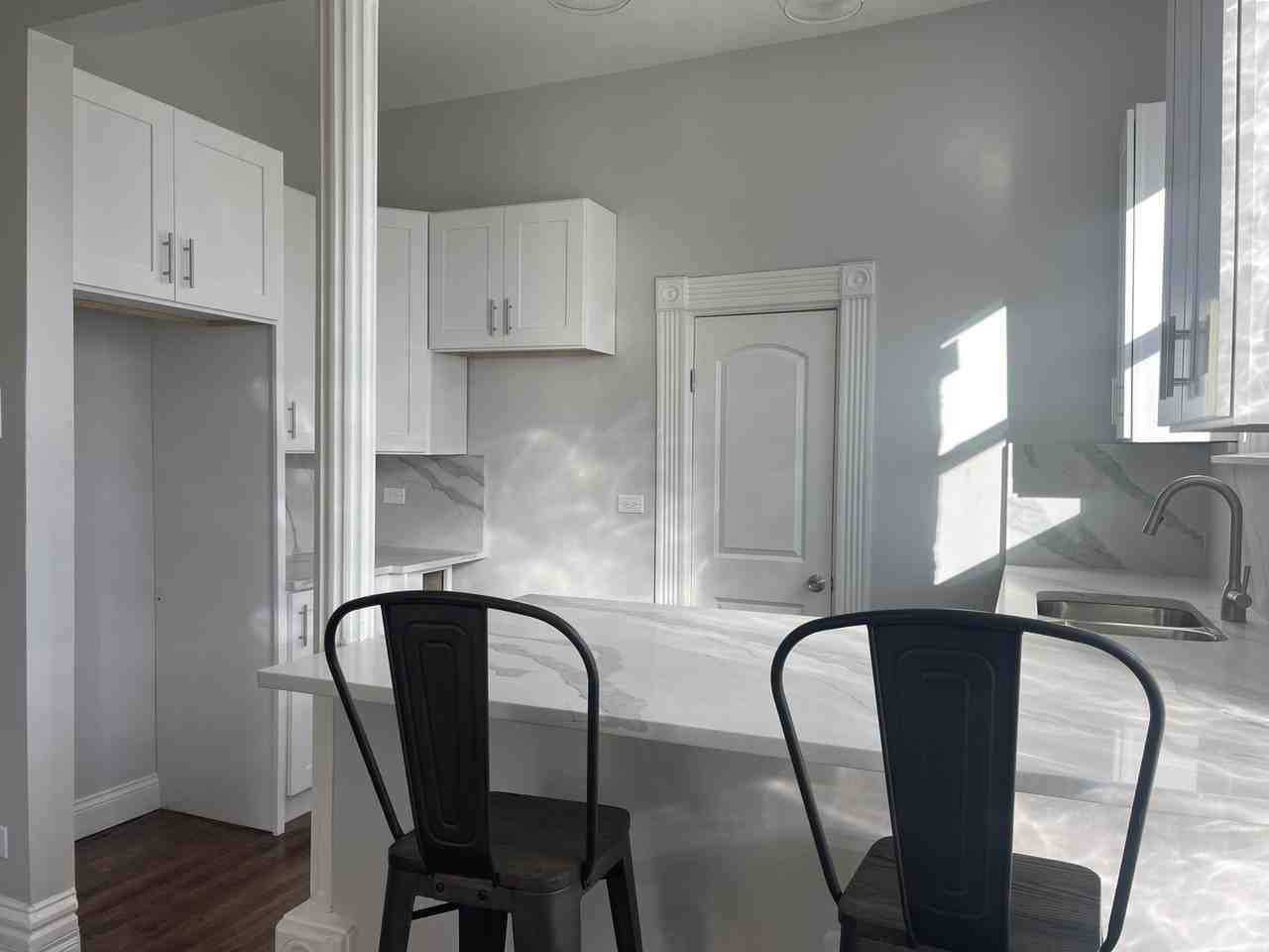 3214 3214 t Unit 2 West Division S #2 - Photo 2 of 5