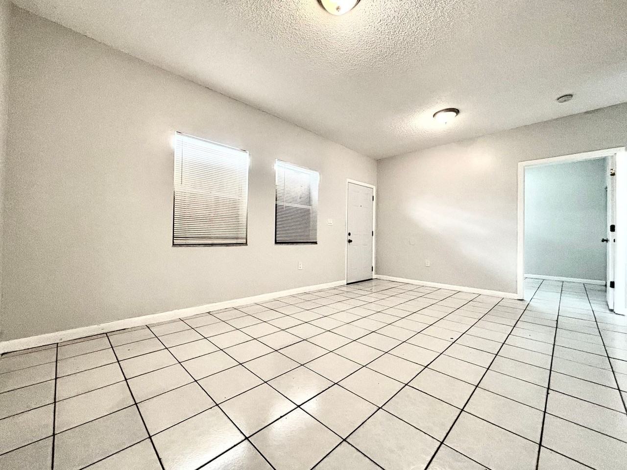 1301 Northwest 8th Place - Photo 2 of 9