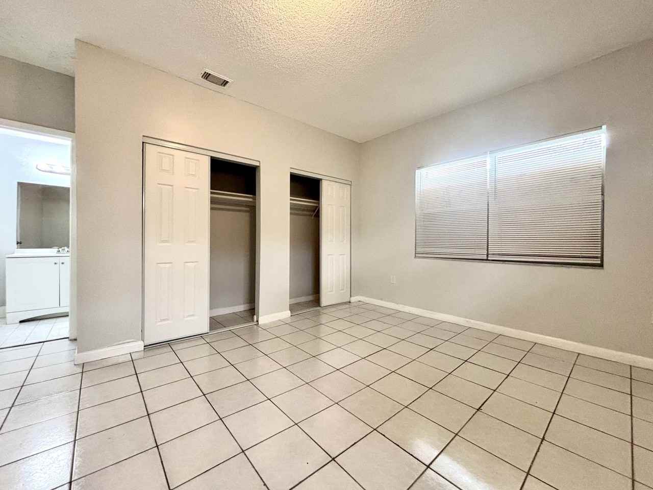 1301 Northwest 8th Place - Photo 3 of 9