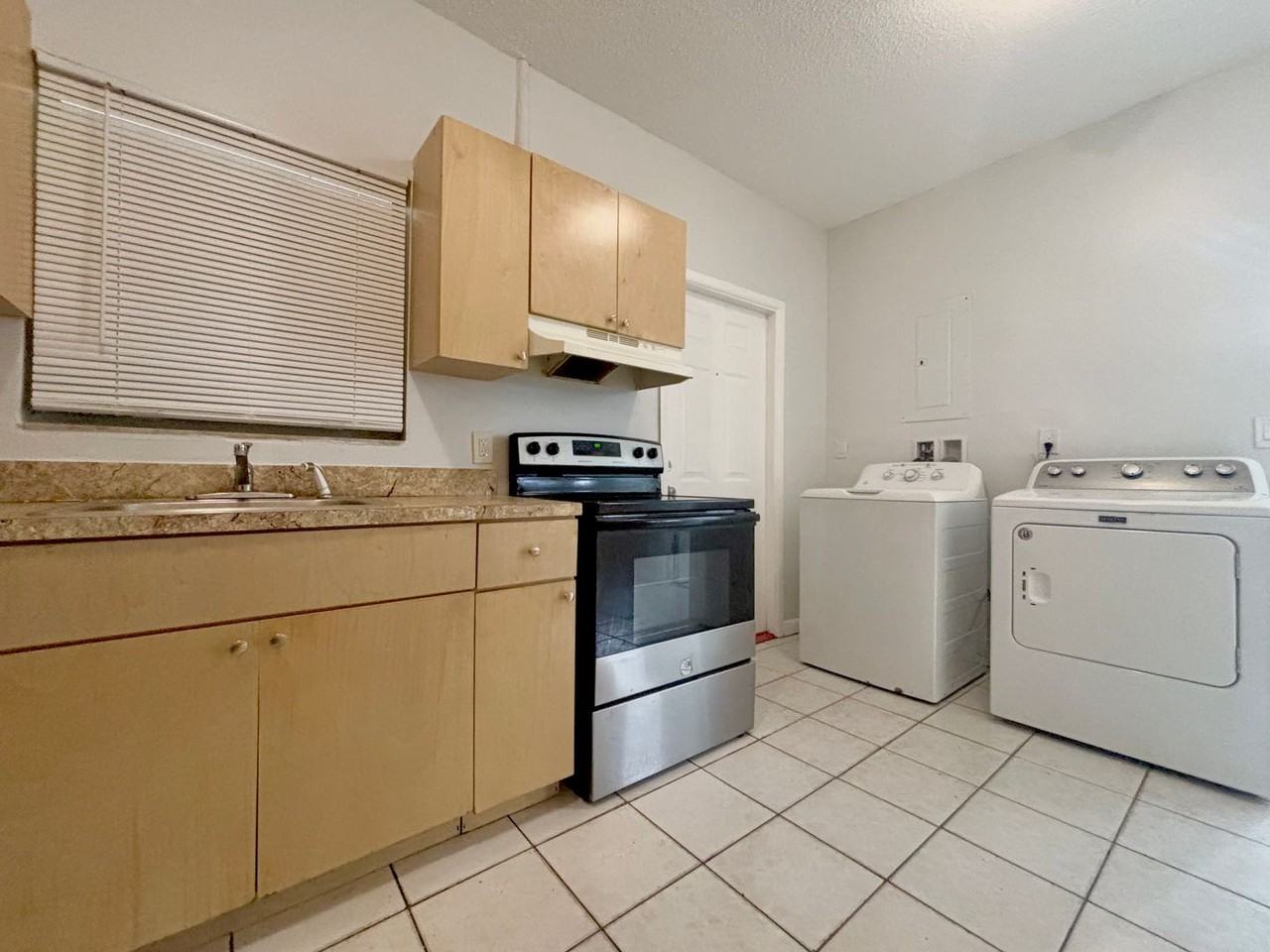 1301 Northwest 8th Place - Photo 5 of 9