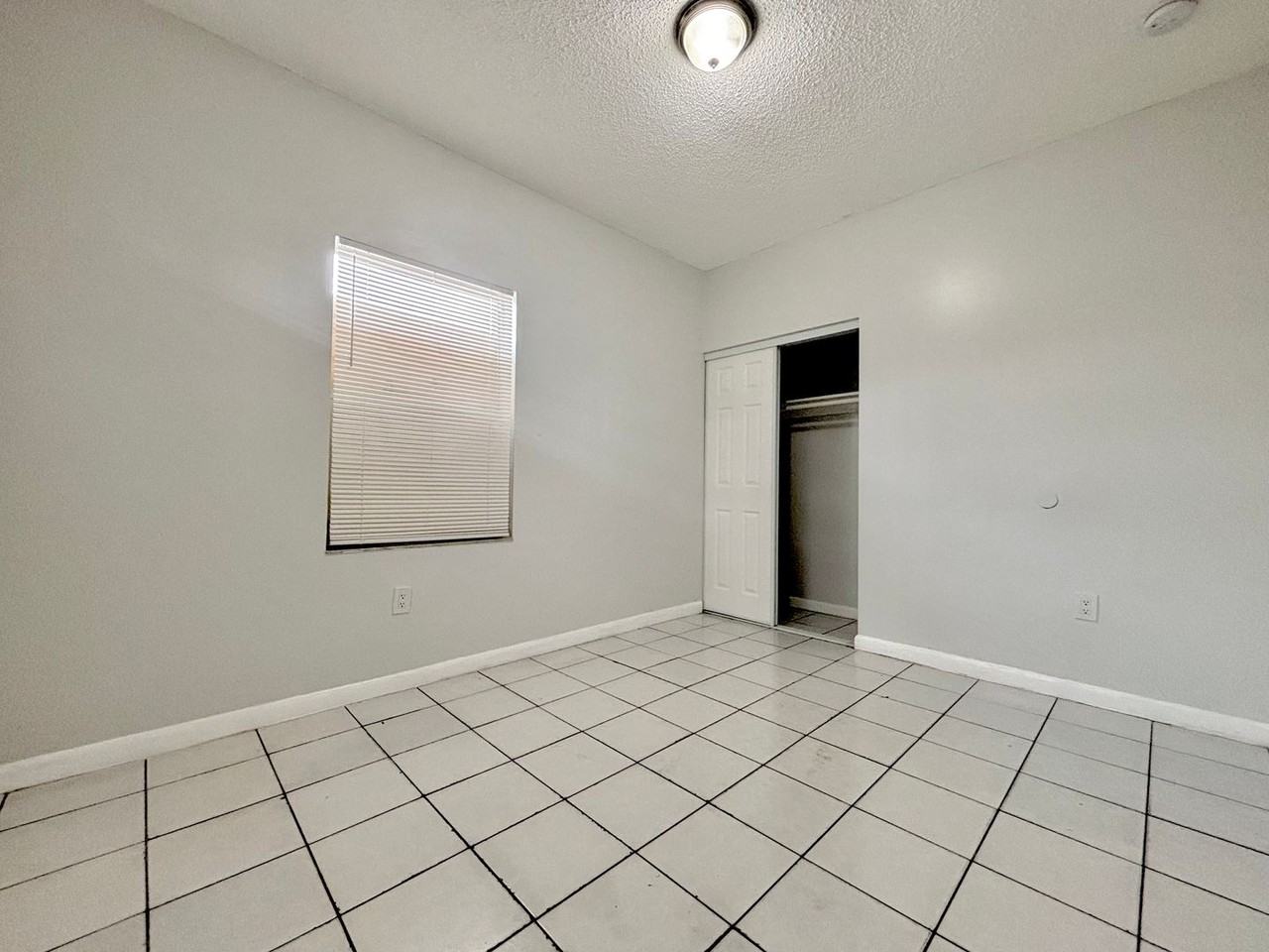 1301 Northwest 8th Place - Photo 6 of 9