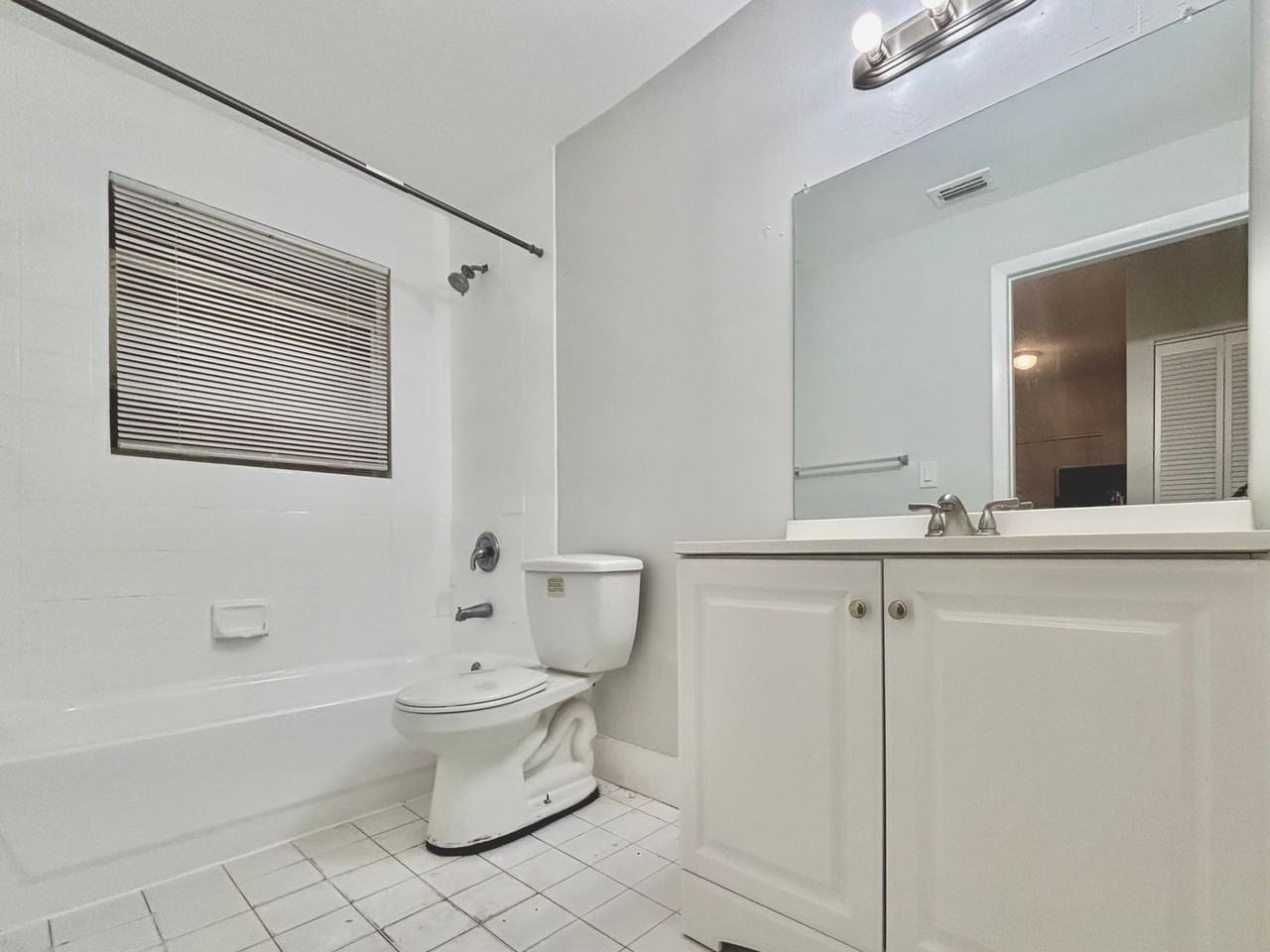 1301 Northwest 8th Place - Photo 7 of 9