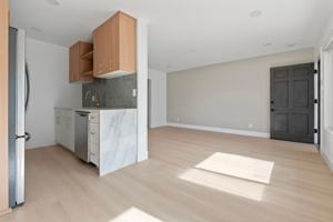 featured image of 3983 Iowa St