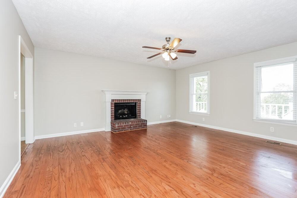 411 Saint Francis Ave - Photo 4 of 17