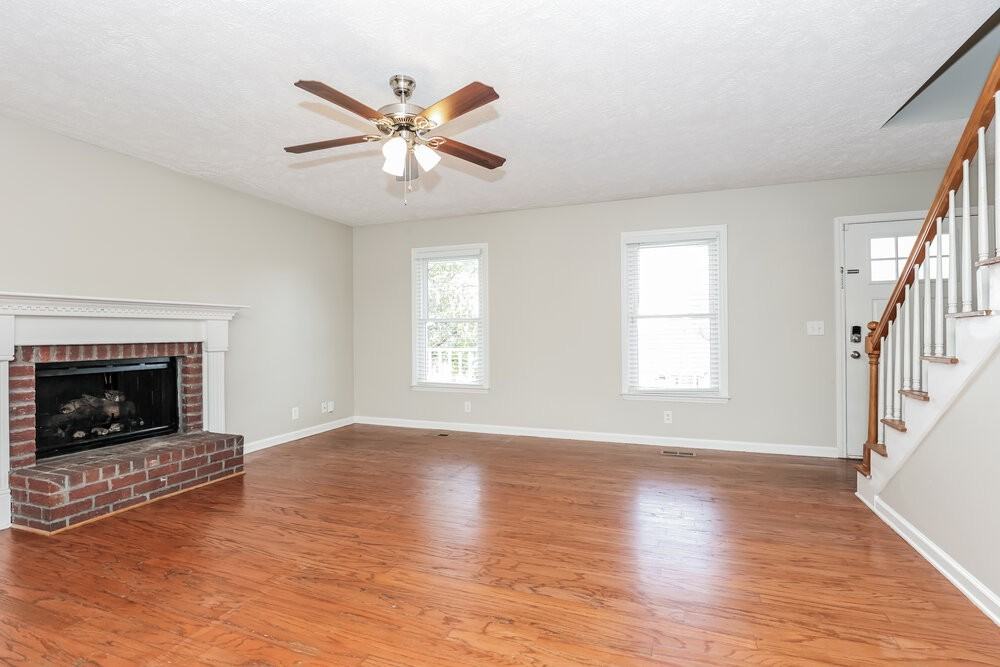 411 Saint Francis Ave - Photo 5 of 17