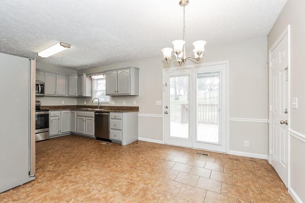 411 Saint Francis Ave - Photo 6 of 17