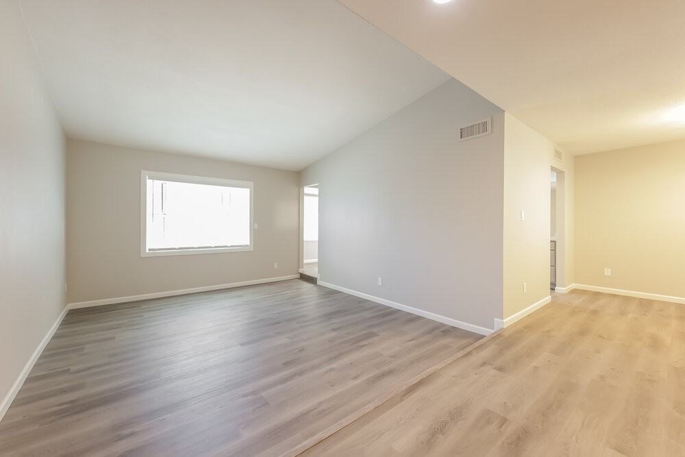 3945 W Meadow Dr - Photo 4 of 16