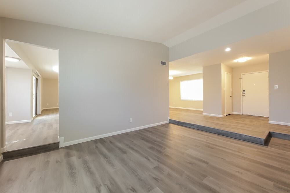 3945 W Meadow Dr - Photo 5 of 16