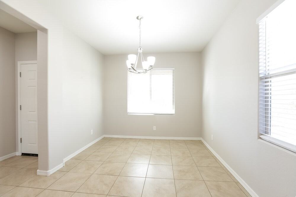 24656 W Mobile Ln - Photo 5 of 16