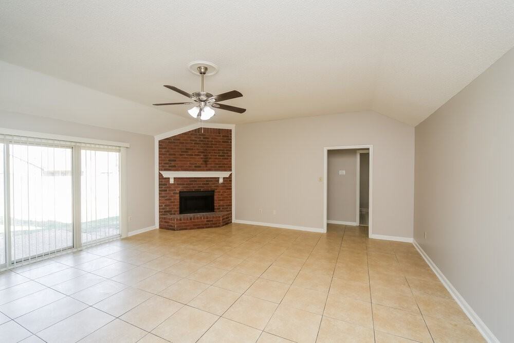 7920 Wentworth Dr - Photo 4 of 16