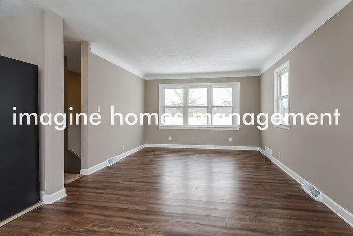 243 Emerson Ave - Photo 4 of 19