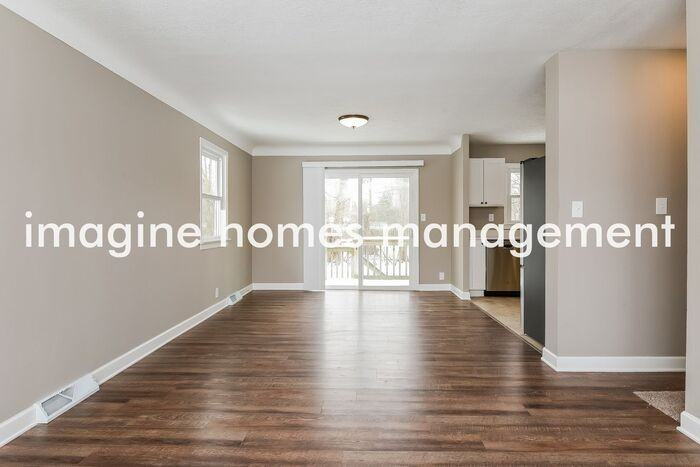 243 Emerson Ave - Photo 5 of 19