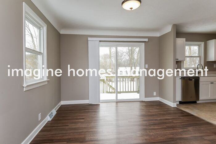 243 Emerson Ave - Photo 6 of 19