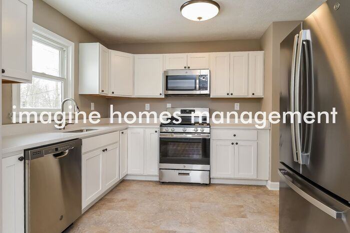 243 Emerson Ave - Photo 7 of 19