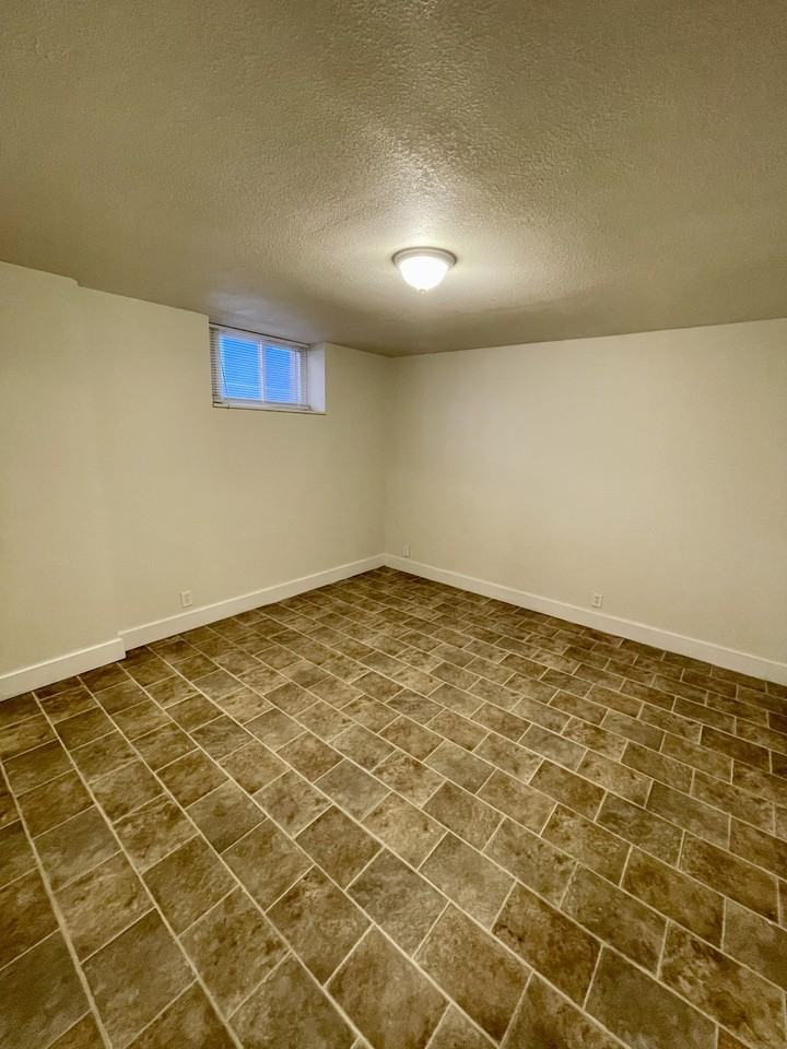 527 Gladstone Boulevard - Photo 4 of 17