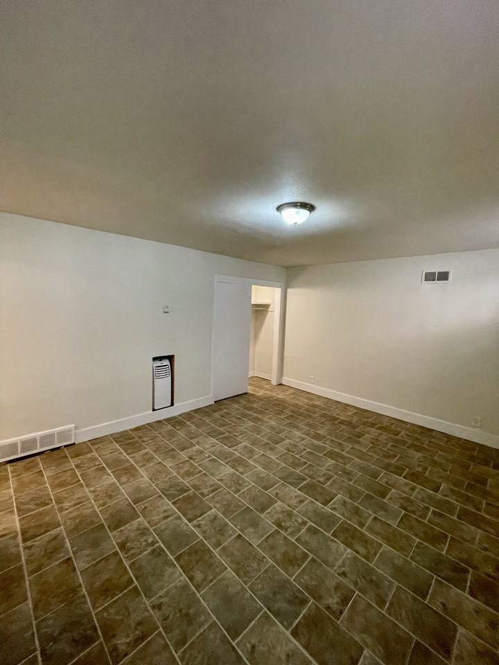 527 Gladstone Boulevard - Photo 7 of 17