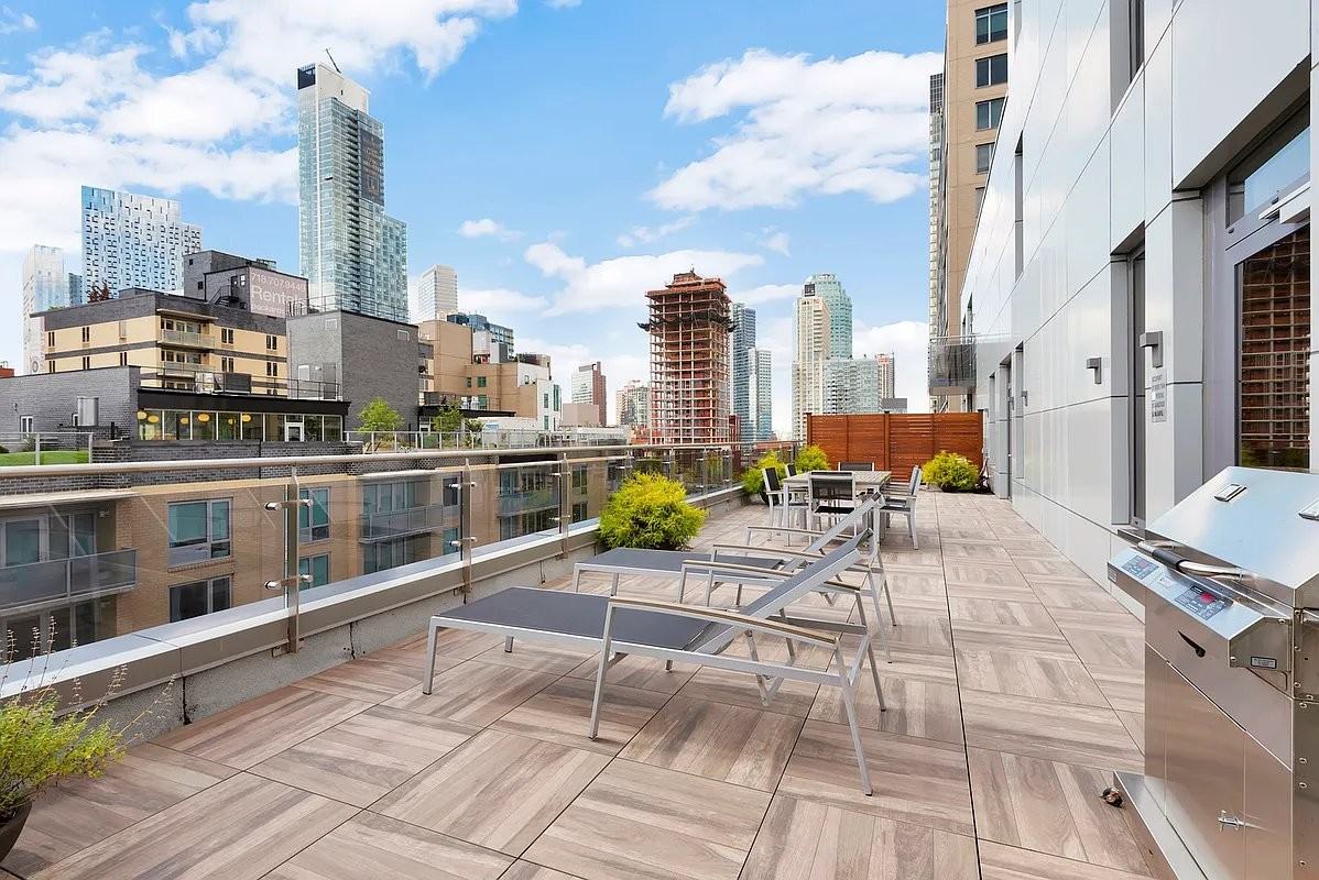 4122 24th St #9E - Photo 6 of 8