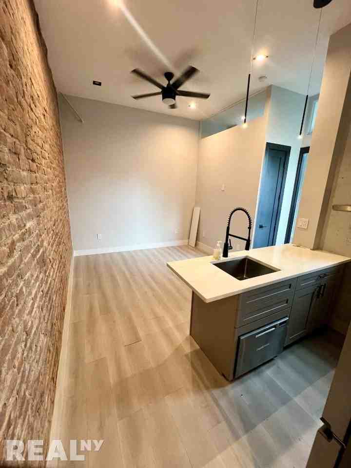 Prince St #21 - Photo 2 of 7