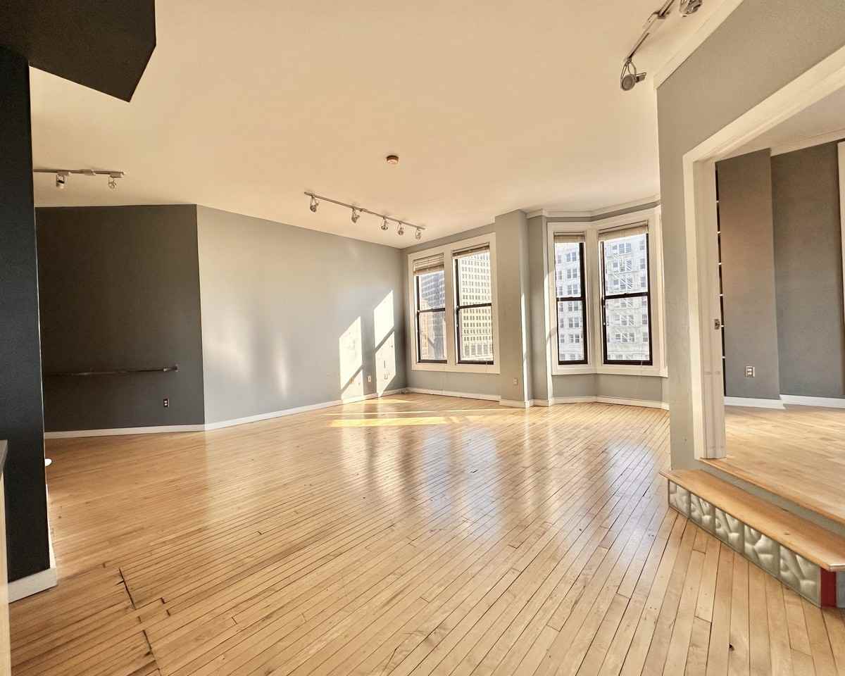 108 West Wells Street #4D - Photo 6 of 18