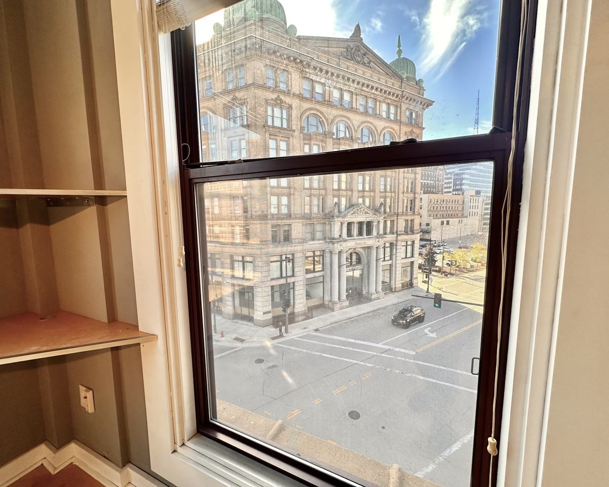 108 West Wells Street #4D - Photo 7 of 18