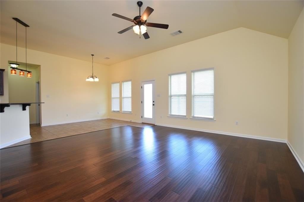 300 Mansfield Dr - Photo 6 of 17