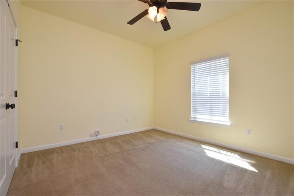 300 Mansfield Dr - Photo 7 of 17