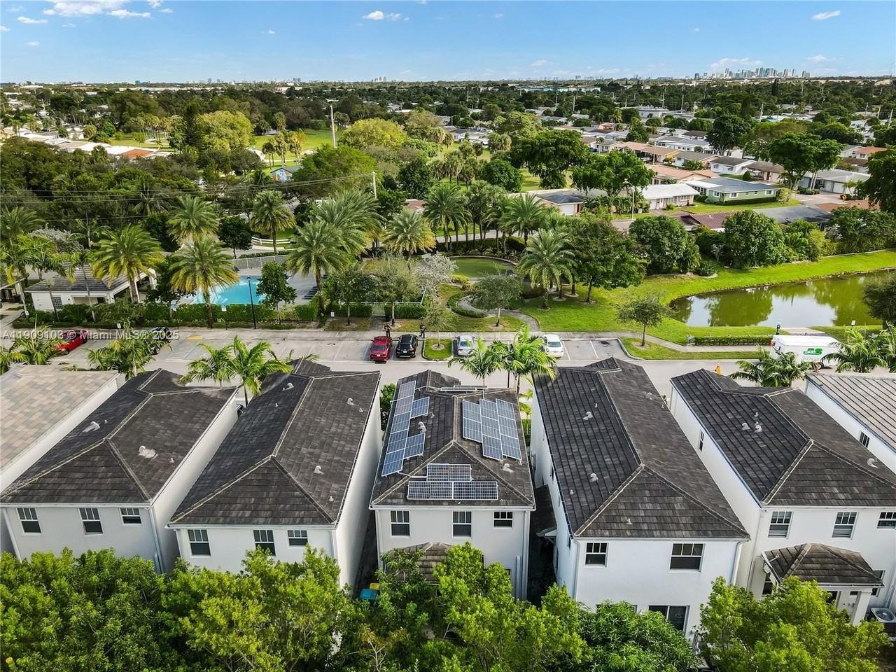 4445 Nw 48th Ter - Photo 3 of 19