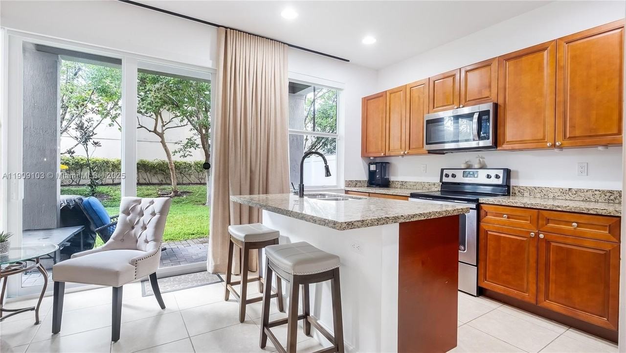 4445 Nw 48th Ter - Photo 7 of 19