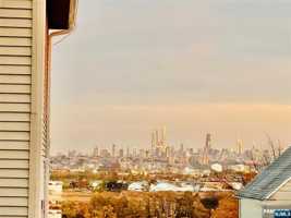 featured image of 724 6th St