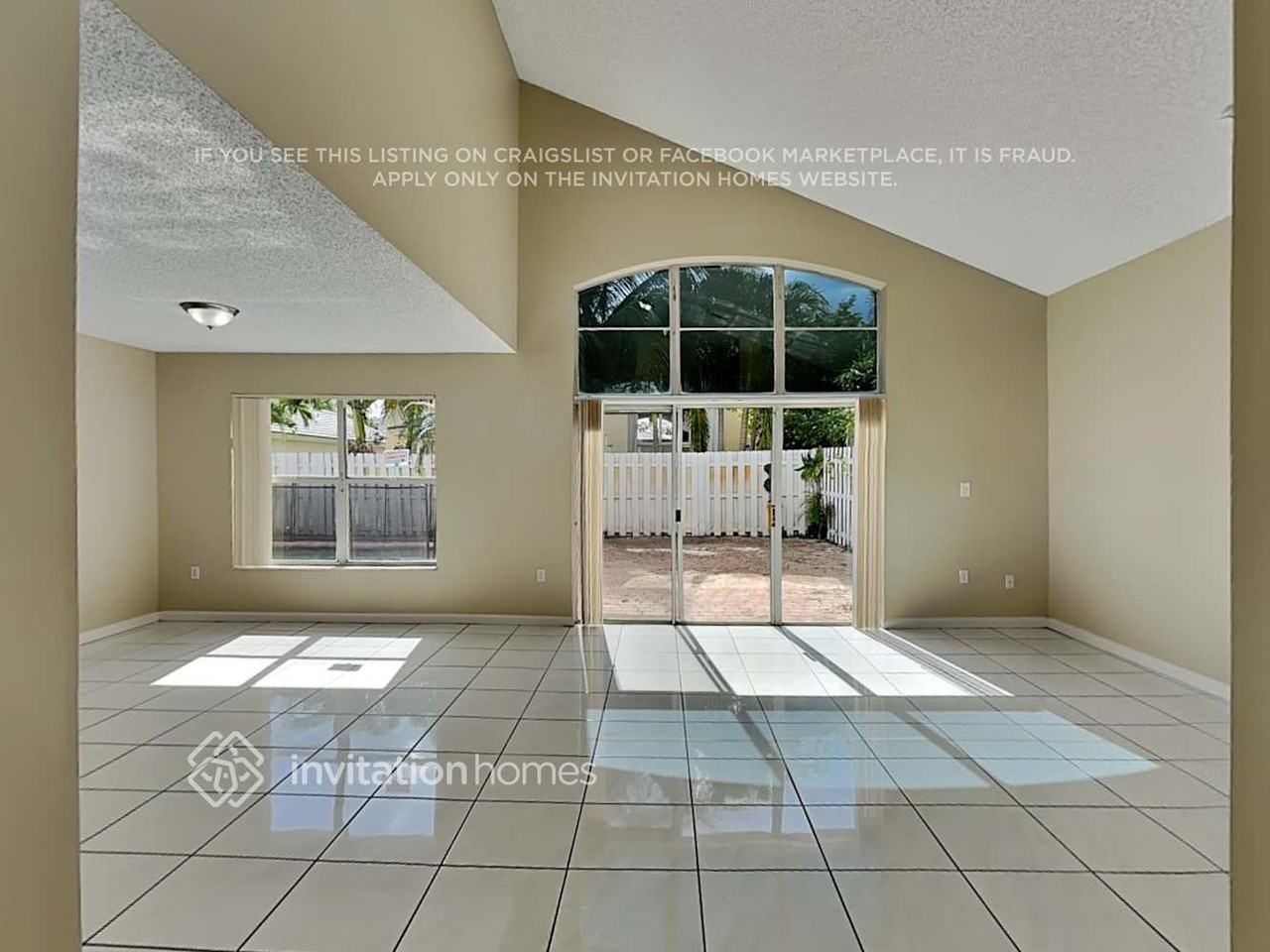 16554 Northwest 10th Street - Photo 4 of 23