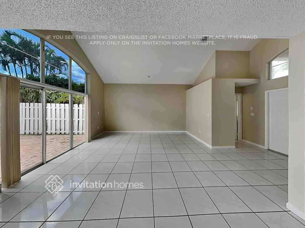 16554 Northwest 10th Street - Photo 6 of 23