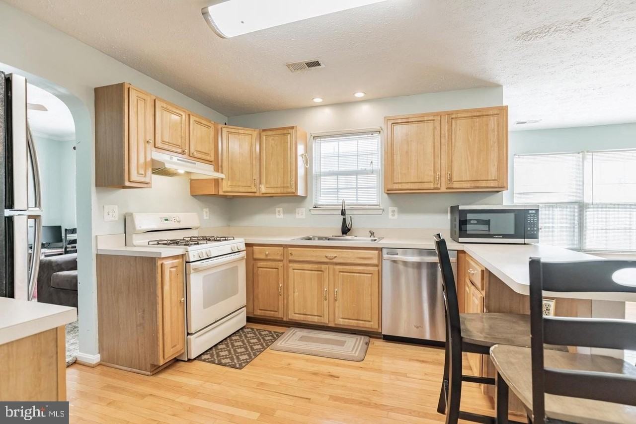 10324 Cassidy Ct - Photo 3 of 14