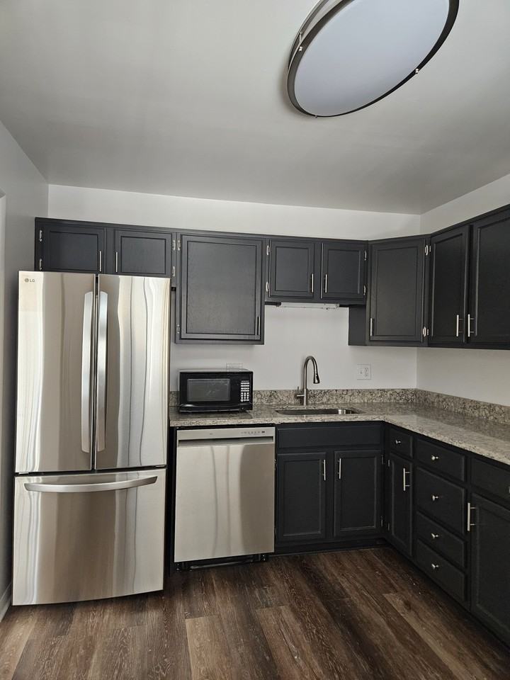 6322 Bentham Court - Photo 3 of 37