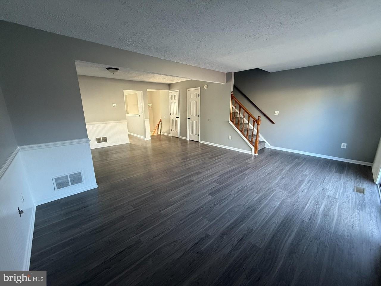 1027 Pirates Ct - Photo 5 of 21