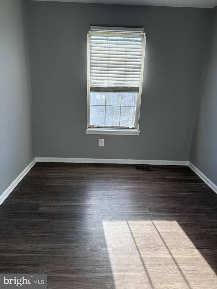 1027 Pirates Ct - Photo 7 of 21