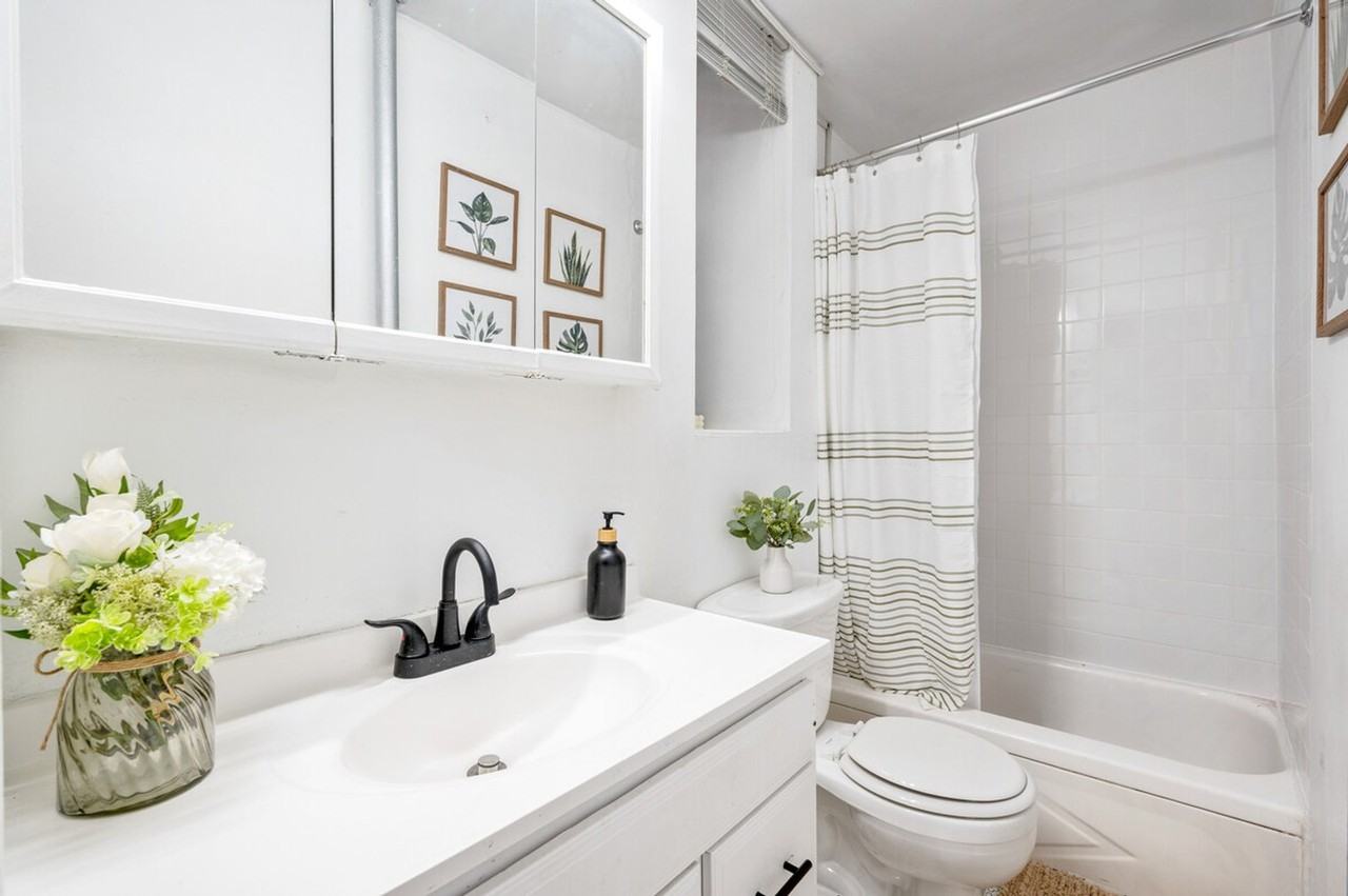 459 W 46th St #1323961P - Photo 2 of 19