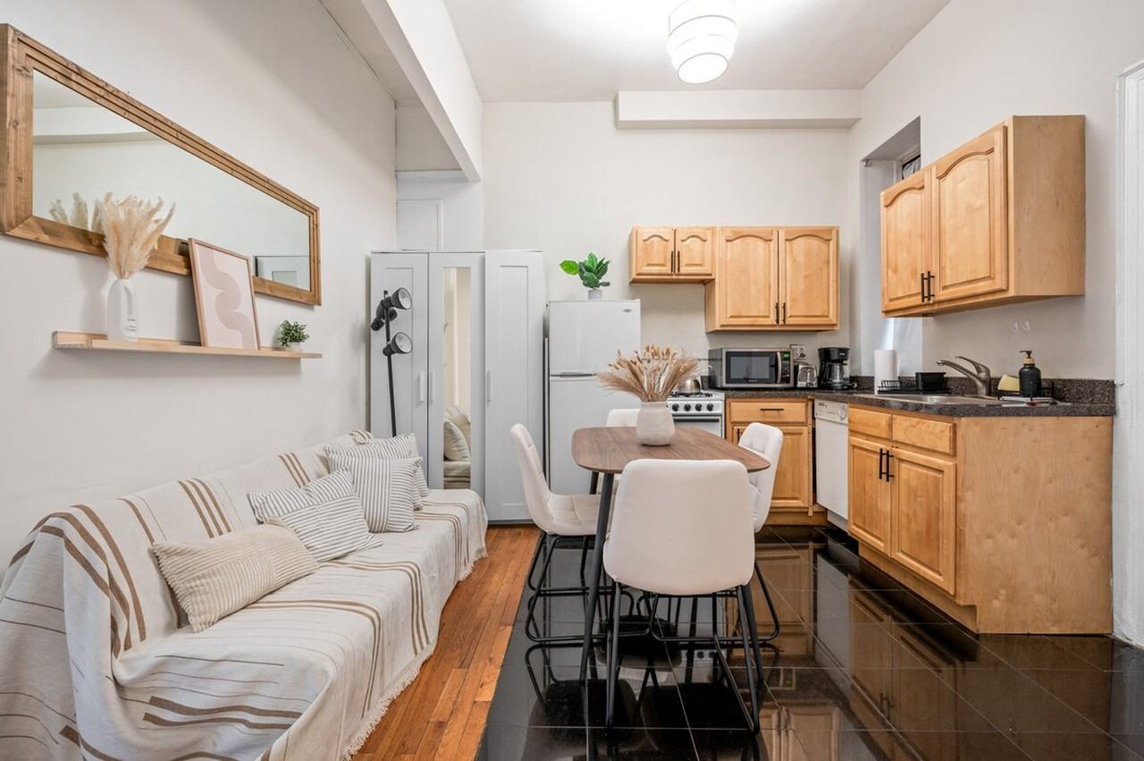 459 W 46th St #1323961P - Photo 4 of 19