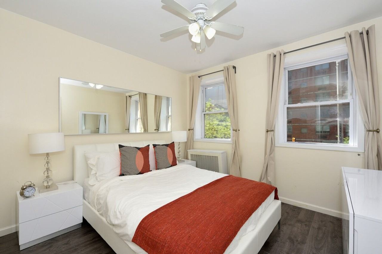 470 9th Ave #1323921P - Photo 3 of 24