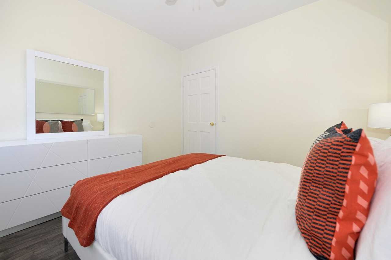 470 9th Ave #1323921P - Photo 7 of 24