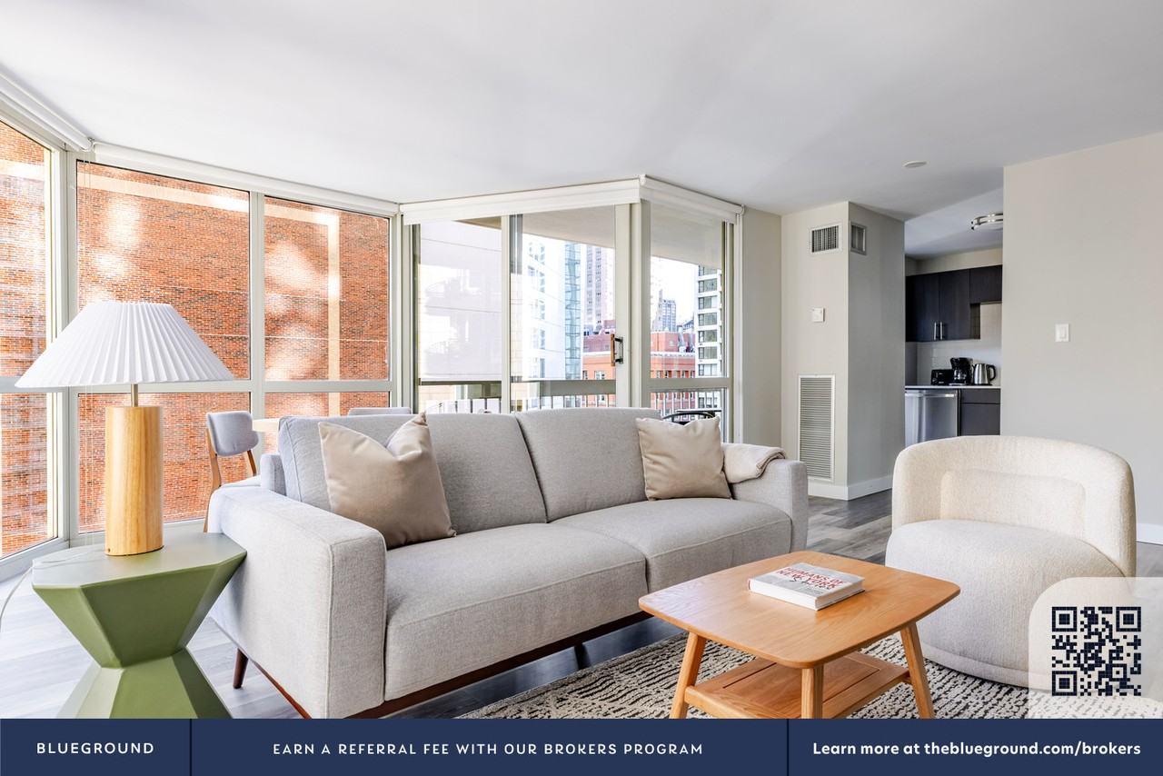 1 East Delaware Place - Photo 5 of 40