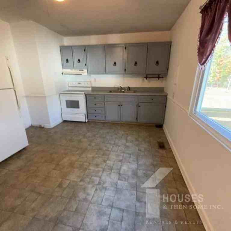 113 Susan Ave - Photo 5 of 20