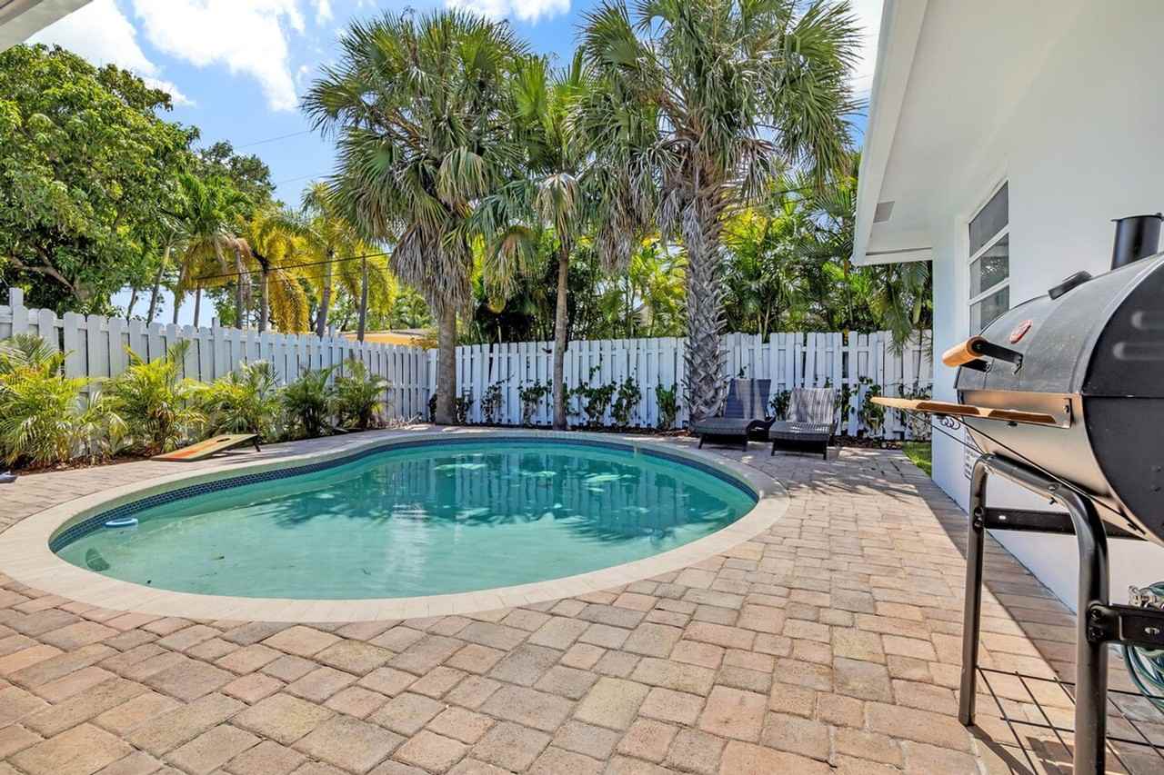 2932 Nw 10th Ave #1272106P - Photo 4 of 17