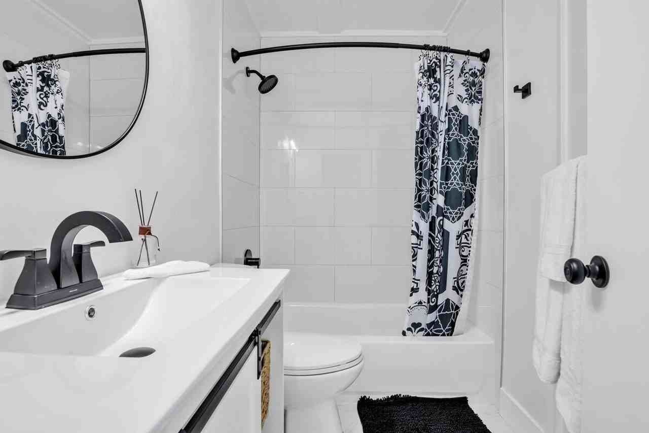 2932 Nw 10th Ave #1272106P - Photo 6 of 17