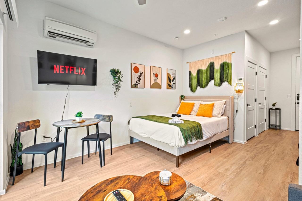 596 W 9th St #1335747P - Photo 2 of 32