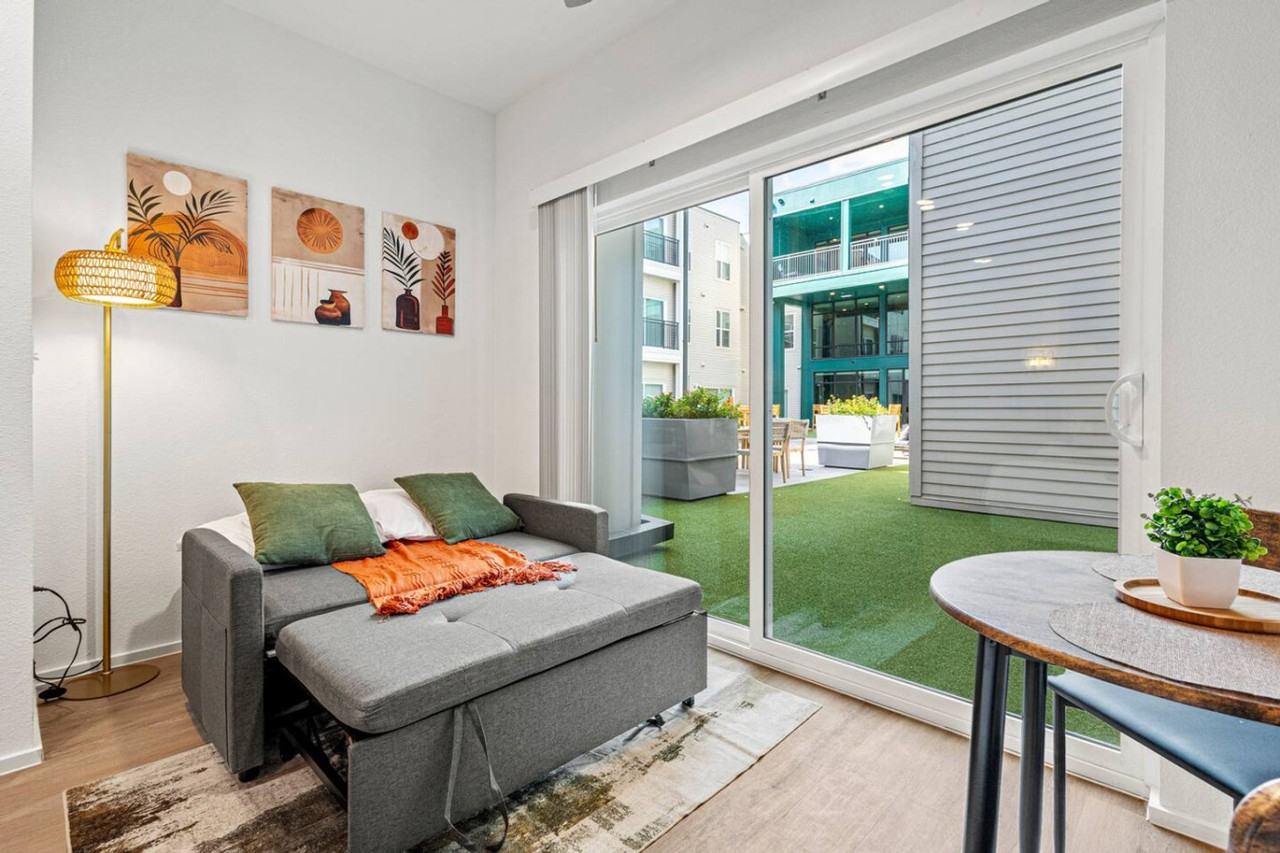 596 W 9th St #1335747P - Photo 6 of 32