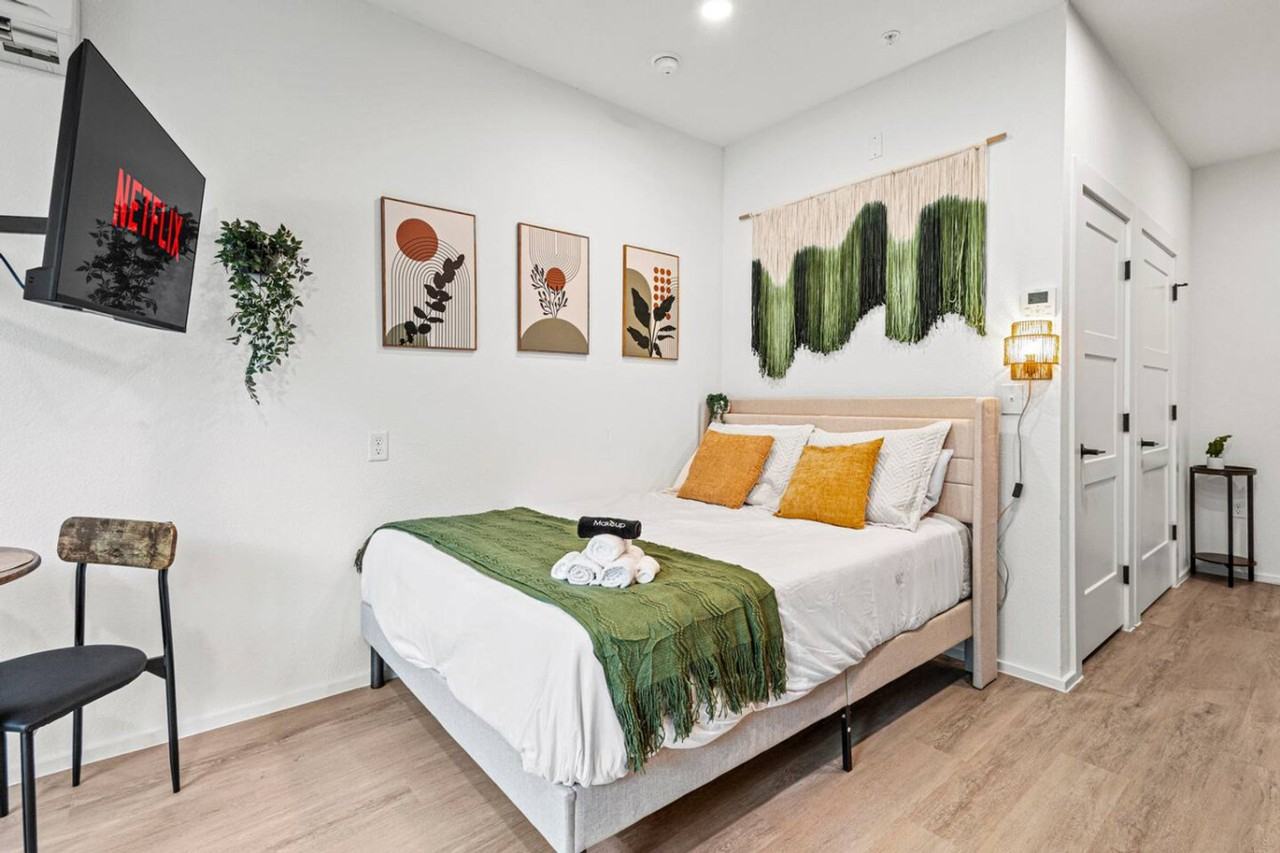 596 W 9th St #1335747P - Photo 7 of 32