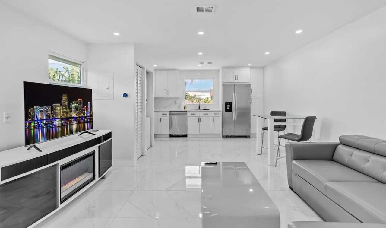 871 Nw 23rd Ter #1341349P - Photo 7 of 50