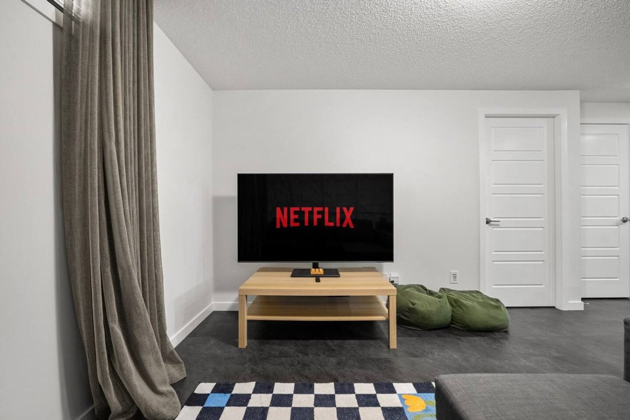 141 Ambleside Heath Nw #1343913P - Photo 4 of 27