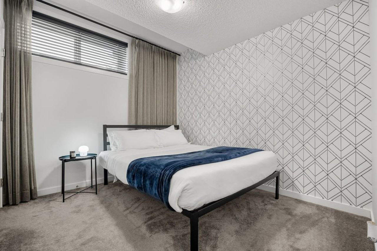 141 Ambleside Heath Nw #1343913P - Photo 7 of 27